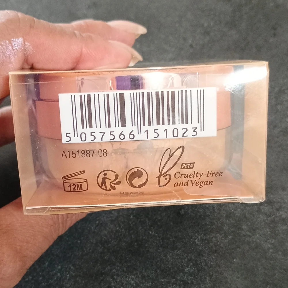 Revolution Conceal & Fix Loose Setting Powder in Deep Honey